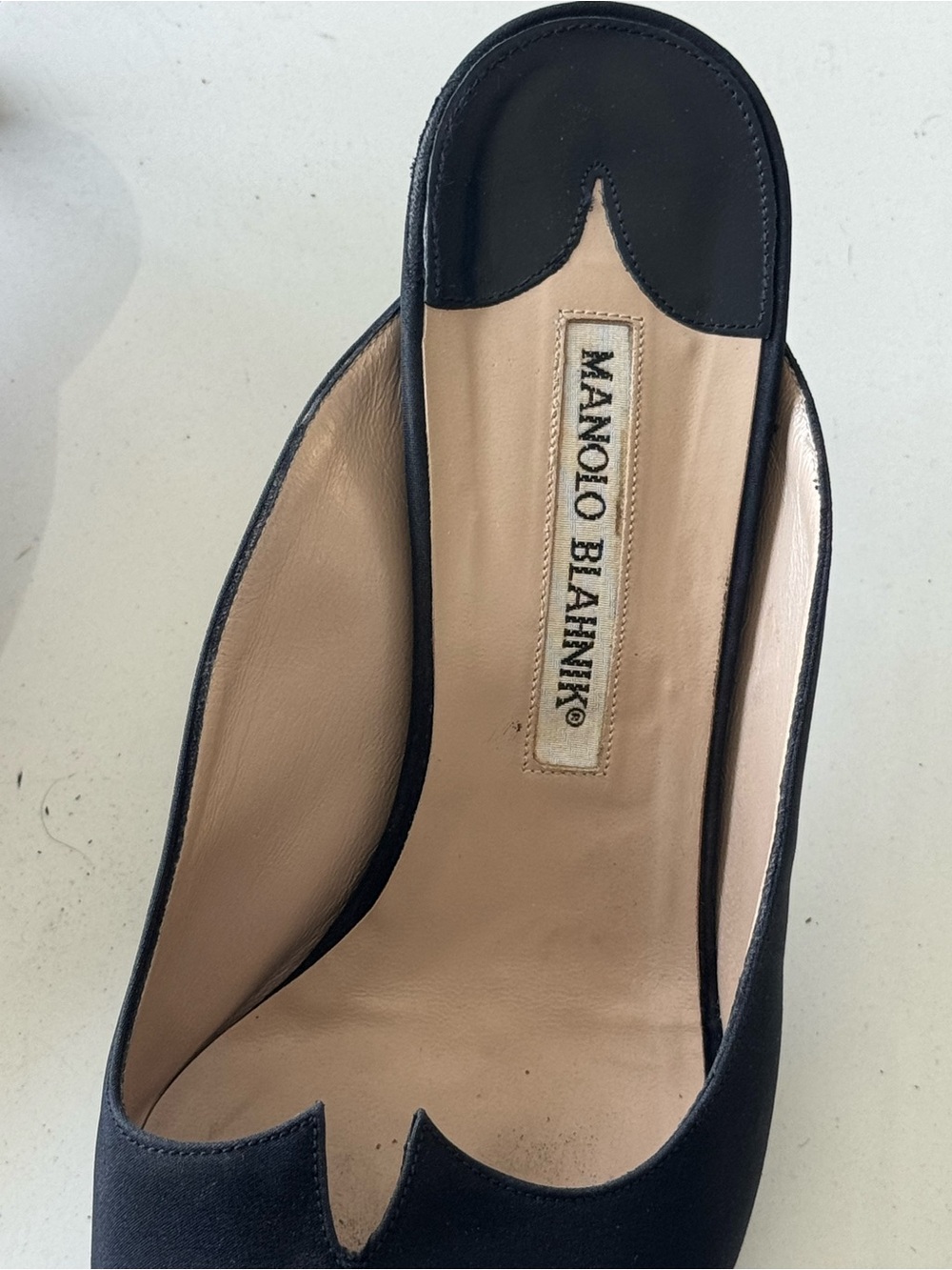 Manolo Blahnik Black Satin Kitten Heel Pointed-Toe Mules Shoes Rare - Picture 2 of 6